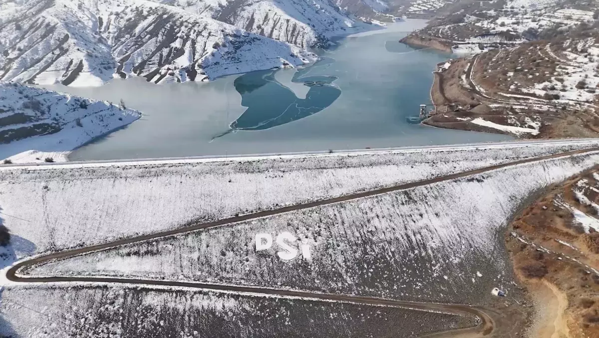 Goyne Baraj Golunun Yuzeyi Buz Tuttu 19451850 Amp