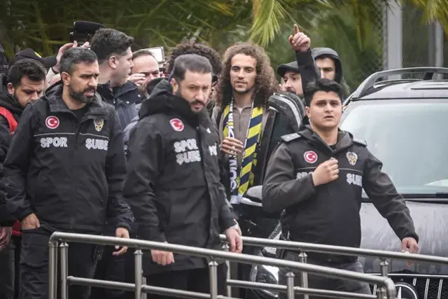 Guendouzi Transferi Sonrasi Ortalik Karisti 19439890 4838 M