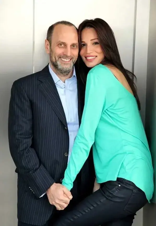 Guzide Duran Ile Adnan Aksoy Un Bosanma Davasinda 19431230 5839 M