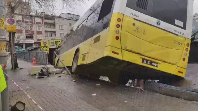 Iett Otobusu Otoparka Daldi 19483212 9999 M