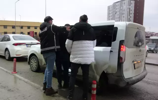 Kastamonu Havalimani Teknikerine Canina Kiydiran 19441581 8396 M