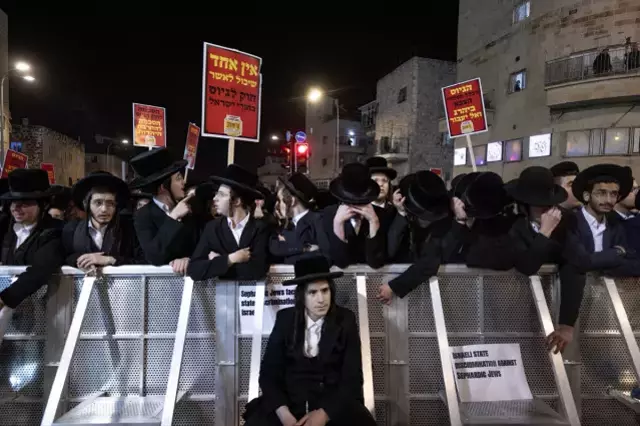 Kudus Te Binlerce Haredi Yahudisi Zorunlu 19432986 7957 M