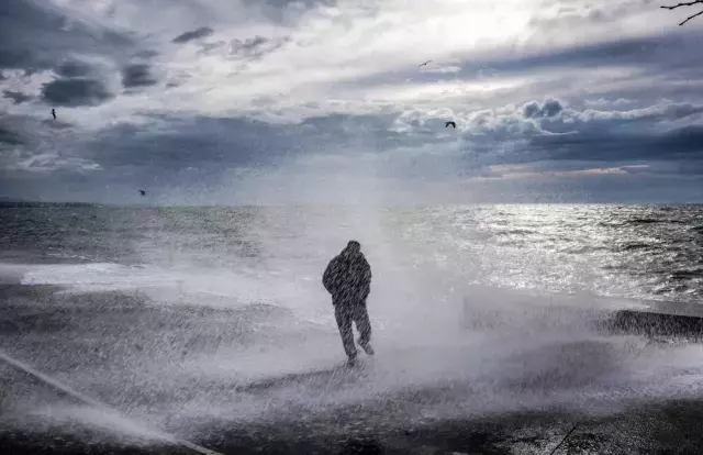 Megakentte Lodos Esareti Dev Dalgalar Sahilleri 19425574 2118 M