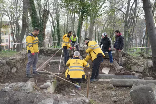 Mezarligin Altindan Hazine Fiskirdi Uzerinde O 19451433 6483 M