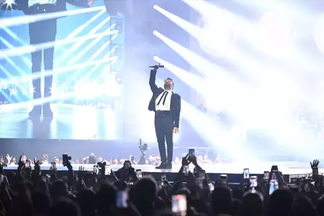 Tarkan In 7 Yil Sonra Verdigi Konsere Kuzu Kuzu 19473978 3021 M