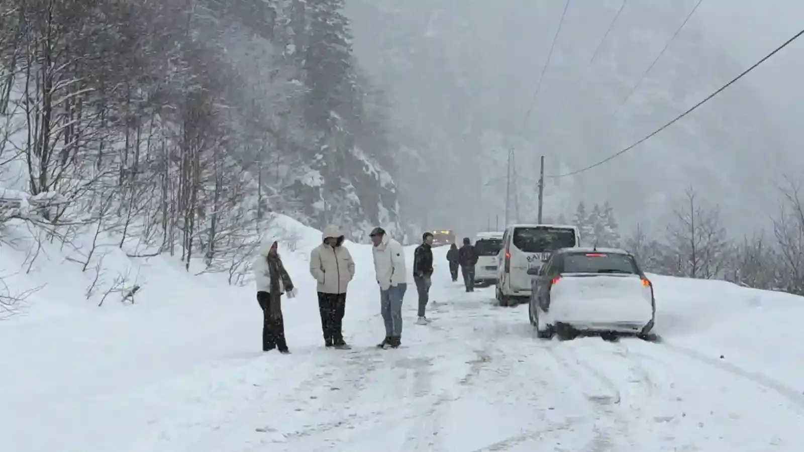 Trabzon Bayburt Karayolunda Cig Dustu Yol Ulasima Kapandi