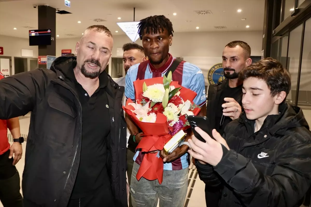 Trabzonspor Un Anlasmaya Vardigi Chibuike Nwa 5 19437188 Amp