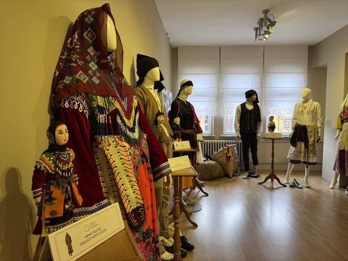 Trabzonun Yoresel Kiyafetlerinden Olusan Sergi Acildi 6C108612D70F