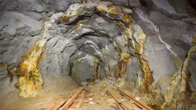 Trilyonlarca Liralik Kesif Topragin Altindan 19419292 3723 M