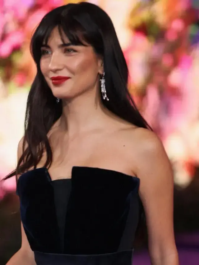 Tuba Buyukustun Un Odul Toreninde Sunucuya 19475145 2438 M