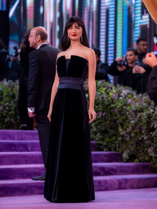 Tuba Buyukustun Un Odul Toreninde Sunucuya 19475145 3012 M