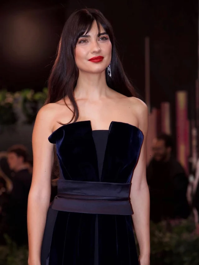 Tuba Buyukustun Un Odul Toreninde Sunucuya 19475145 9324 M