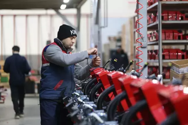 Urettigi Elektrikli Supurgeleri Yaklasik 50 19469019 5136 M