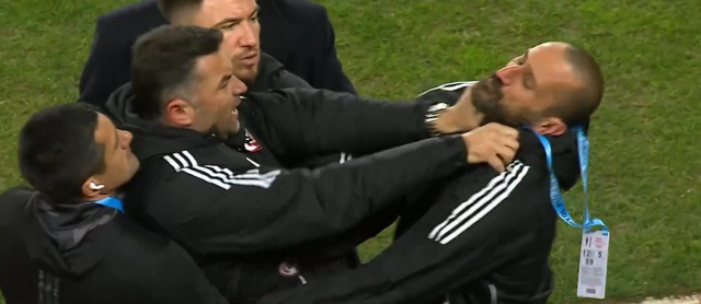 Zor Tuttular Burak Yilmaz Hakeme Saldirmaya 19458822 9200 M