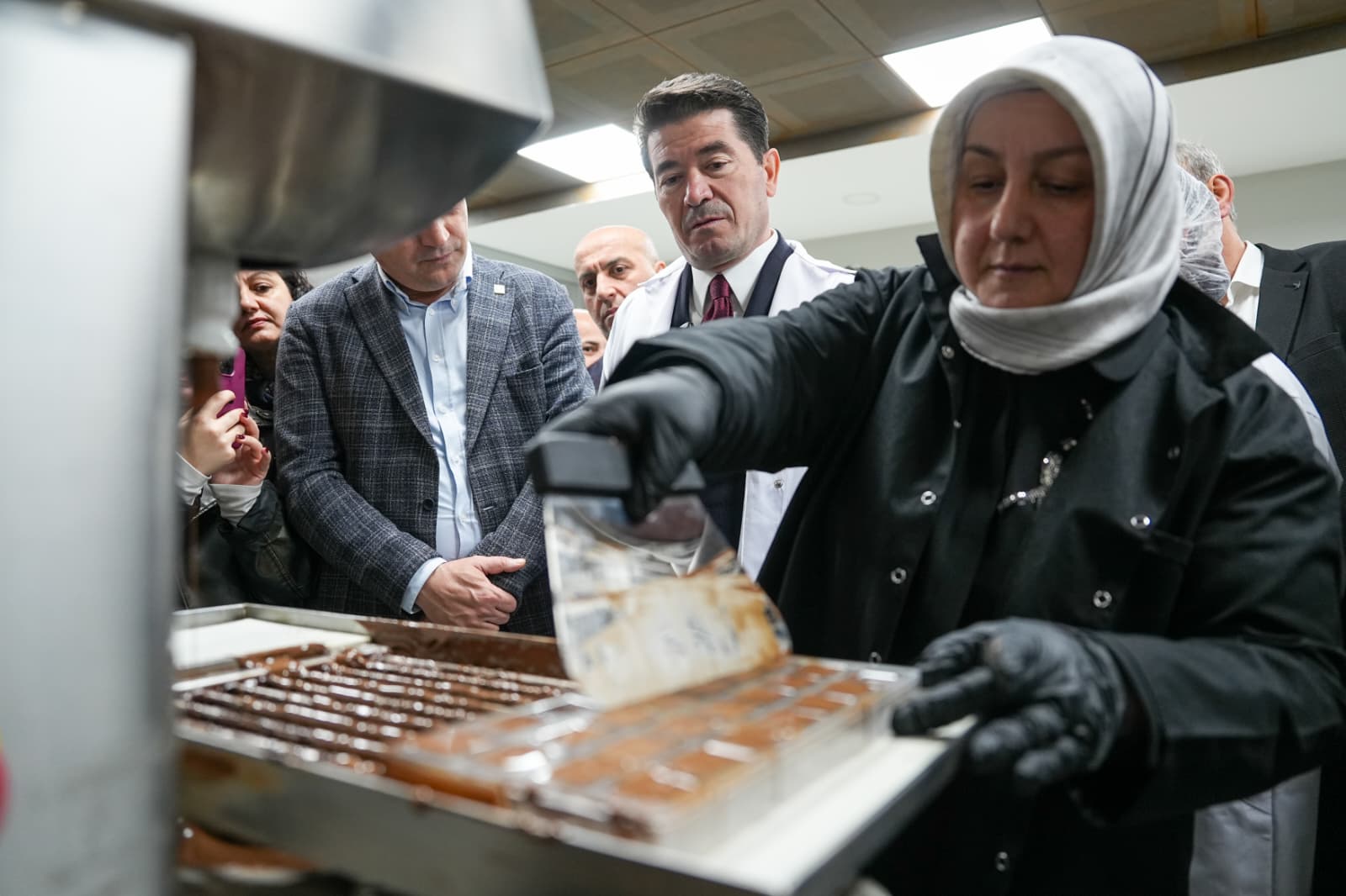 18532832911771334636