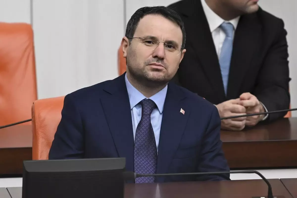 Adalet Bakani Akin Gurlek Ten Yargi Mensuplarina 19560425 9486 Amp