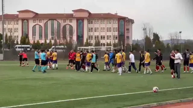 Amator Macta Saha Karisti Bir Futbolcu Hastaneye 19592001 6133 M