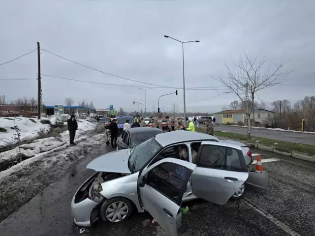 Bingol De Iki Otomobilin Carpistigi Kazada Baba 19549836 2409 M