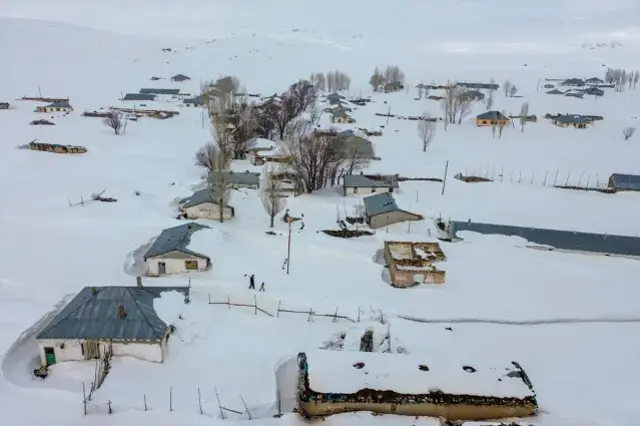 Bu Koyun Kisin Tek Sakini Onlar 3 Metre Karin 19608420 2282 M