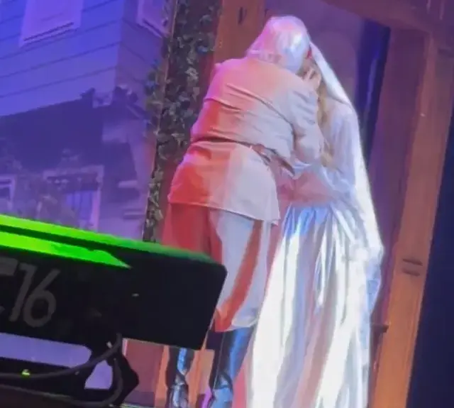 Cagla Sikel 7 Kocali Hurmuz Muzikalinde Kivrak 19588800 1577 M