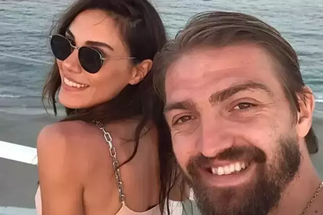 Caner Erkin Esi Sukran Ovali Ile Ilk 19567702 3619 M