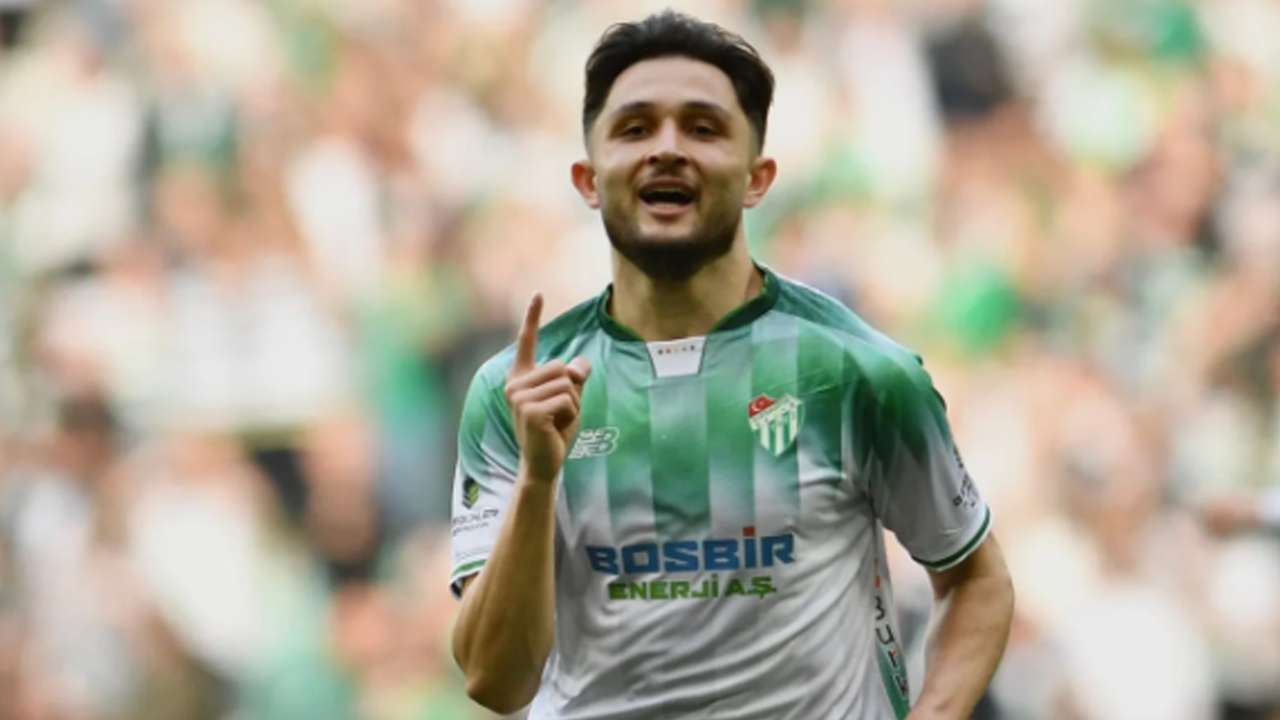 Eski Trabzonsporlu Sov Yapiyor 2 Macta 4 Gol