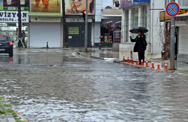 Kenti Sel Aldi Dunyaca Unlu Sahilde Kiyiya Dana 19563298 1775 M