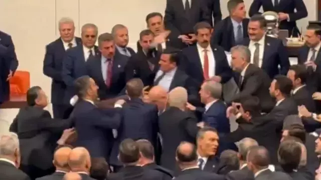 Meclis Te Akin Gurlek Gerginligi Kursu Isgal 19558257 3195 M