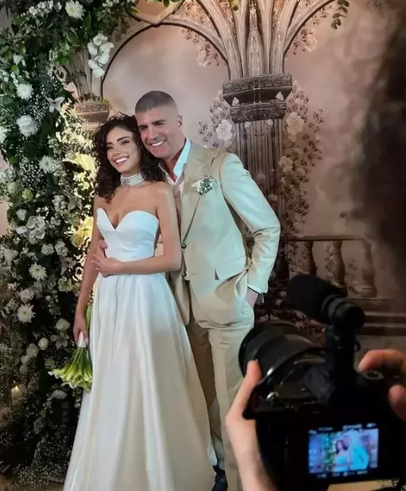 Ozcan Deniz In Akilalmaz Teklifini Esi Samar 19550168 215 M