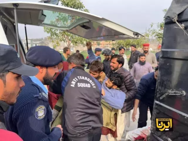 Pakistan Da Cuma Namazi Kana Bulandi 15 Kisi 19544455 7411 M