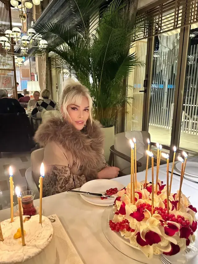 Super Star Ajda 80 Yasini Kutladi 19565268 2334 M