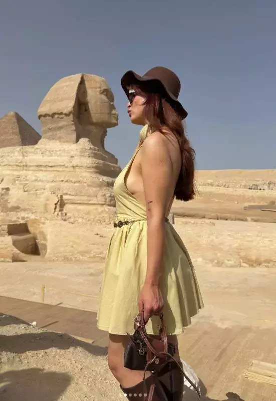 Tesetturden Cikan Gelin Adayi Dekolteli Pozuna 19582532 8785 M