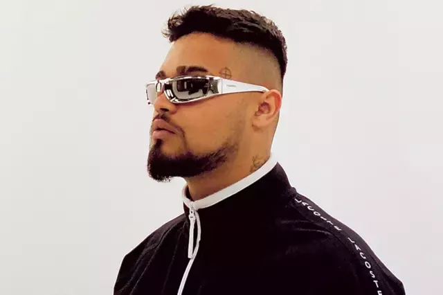 Unlu Rap Sarkicisinin Cocukluk Fotografi Ortaya 19595187 311 M