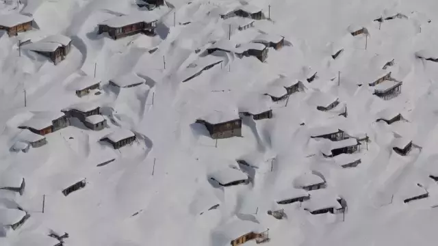 Yaylada Kar Kalinligi 3 Metreyi Asti Evler 3 19596344 O