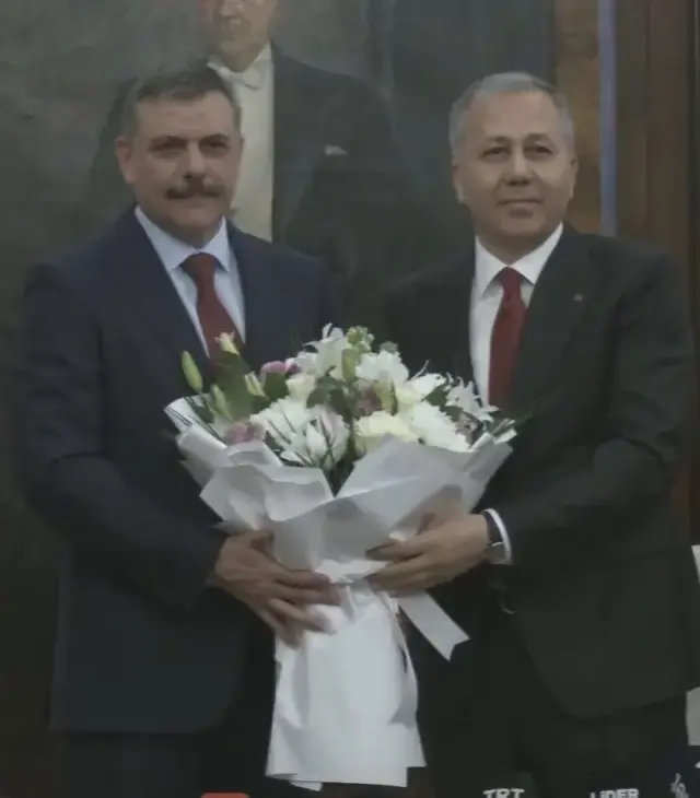 Yerlikaya Dan Soru Sormak Isteyen Gazetecilere 19557796 4096 M