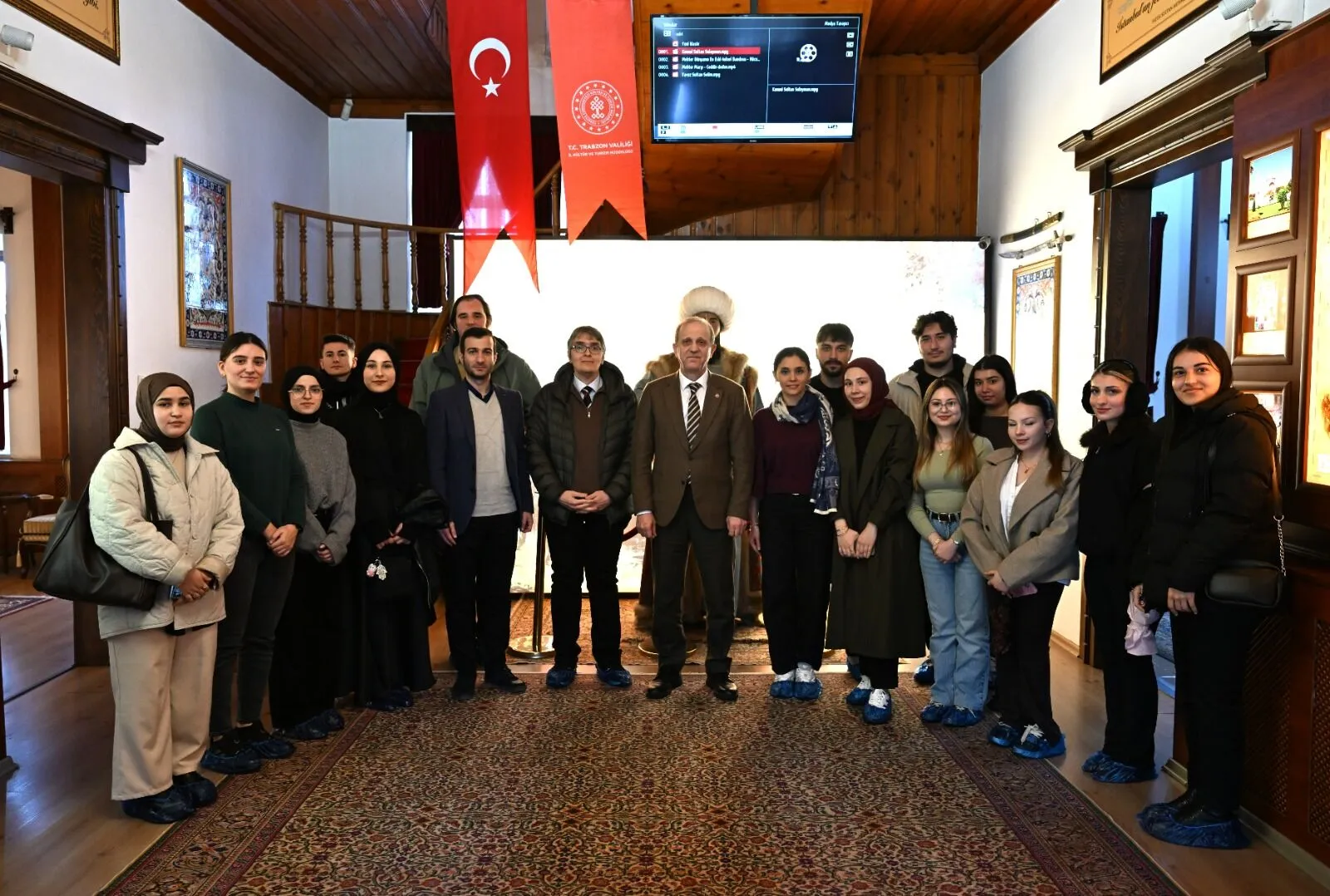 09A13301 9863 4B18 912C F9Cdd1835C27