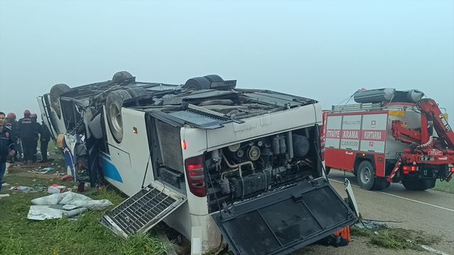 Adana Da Devrilen Yolcu Otobusunde 2 Kisi Old 2 19673543 O