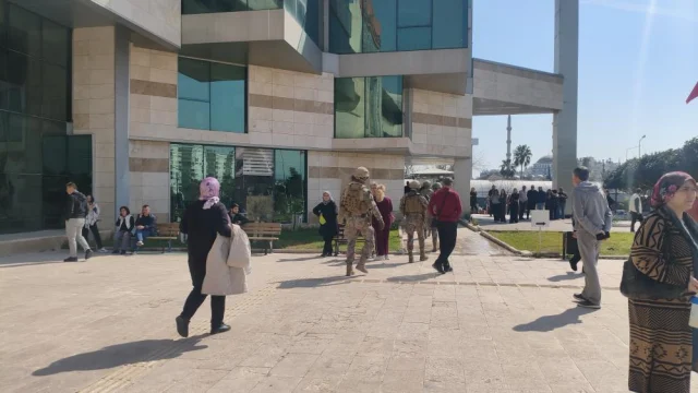 Antalya Da Kaymakamlik Binasinda Silah Sesleri 19662160 4294 M