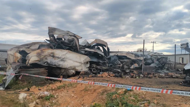 Antalya Da Yangin Faciasi 5 I Cocuk 6 Olu 19673608 698 M