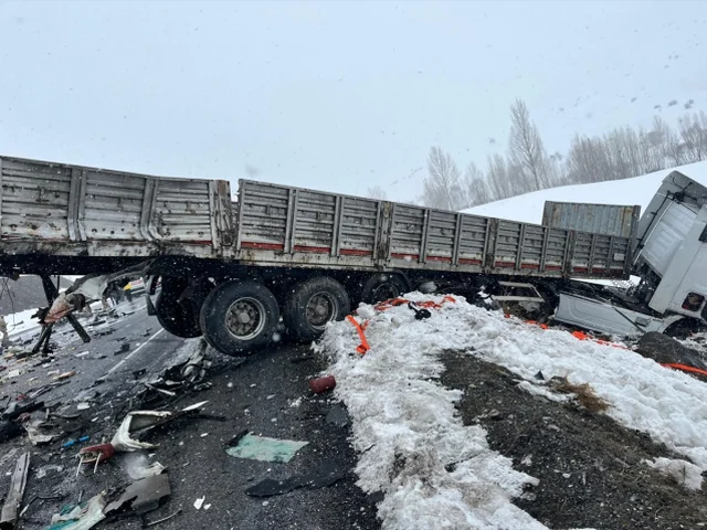 Bitlis Van Yolunda Katliam Gibi Kaza Olu Ve 19657961 2770 M