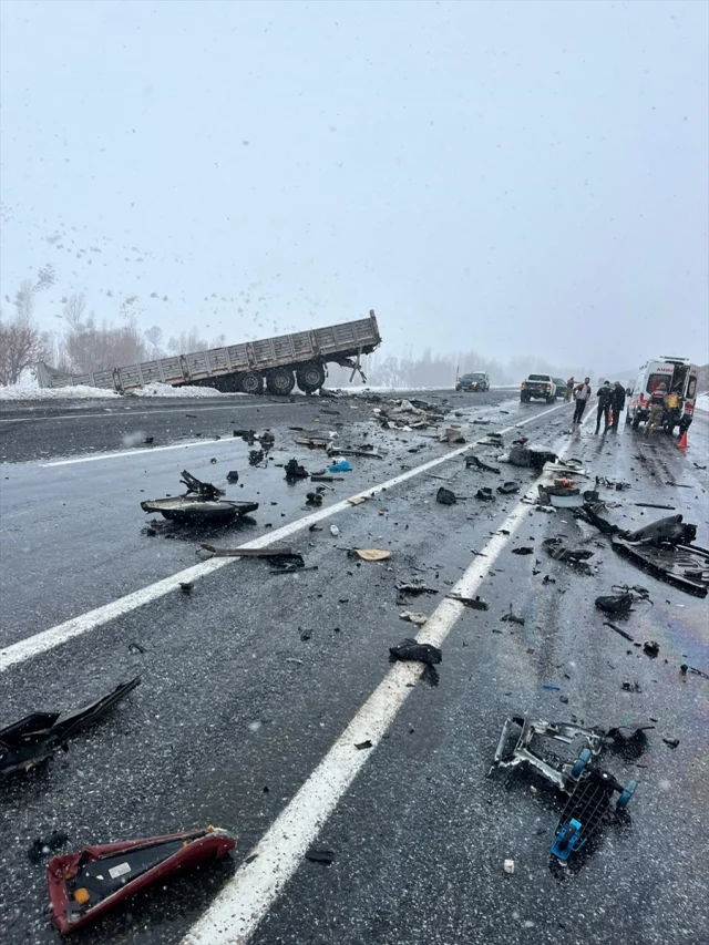 Bitlis Van Yolunda Katliam Gibi Kaza Olu Ve 19657961 6038 M