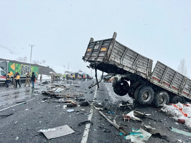 Bitlis Van Yolunda Katliam Gibi Kaza Olu Ve 19657961 6101 M