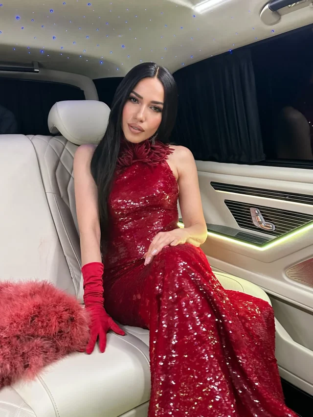 Burcu Gunes Demet Akalini Dest Bac854026A 6635 1 M