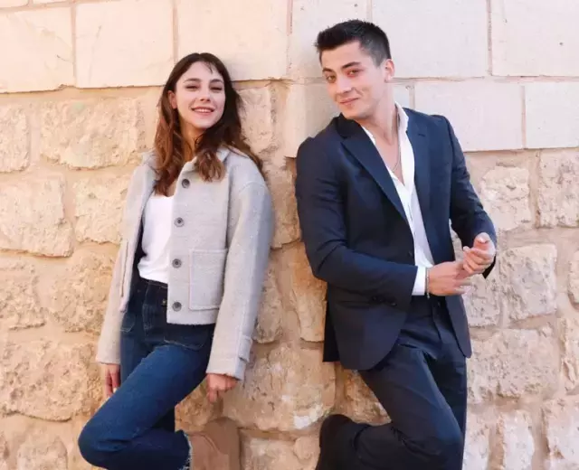 Dilin Doger Rol Arkadasiyla Ask Yasiyor Ve Evet 19633623 5761 M