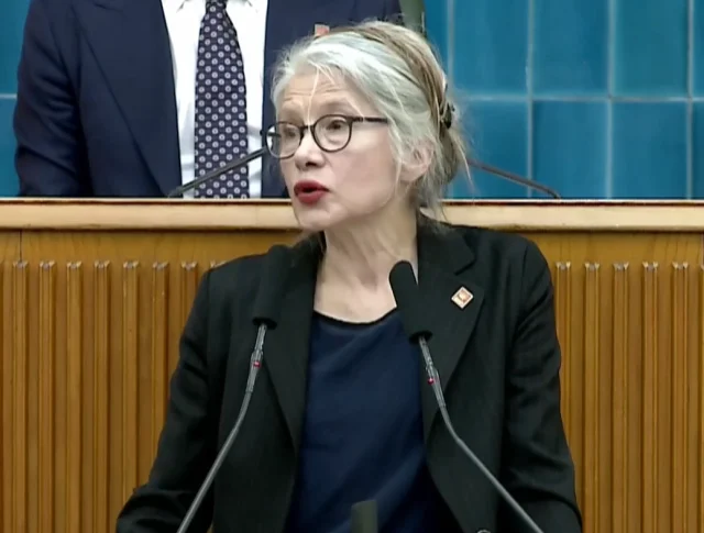 Emine Ulker Tarhan 12 Yil Sonr 19684377 9238 2 M