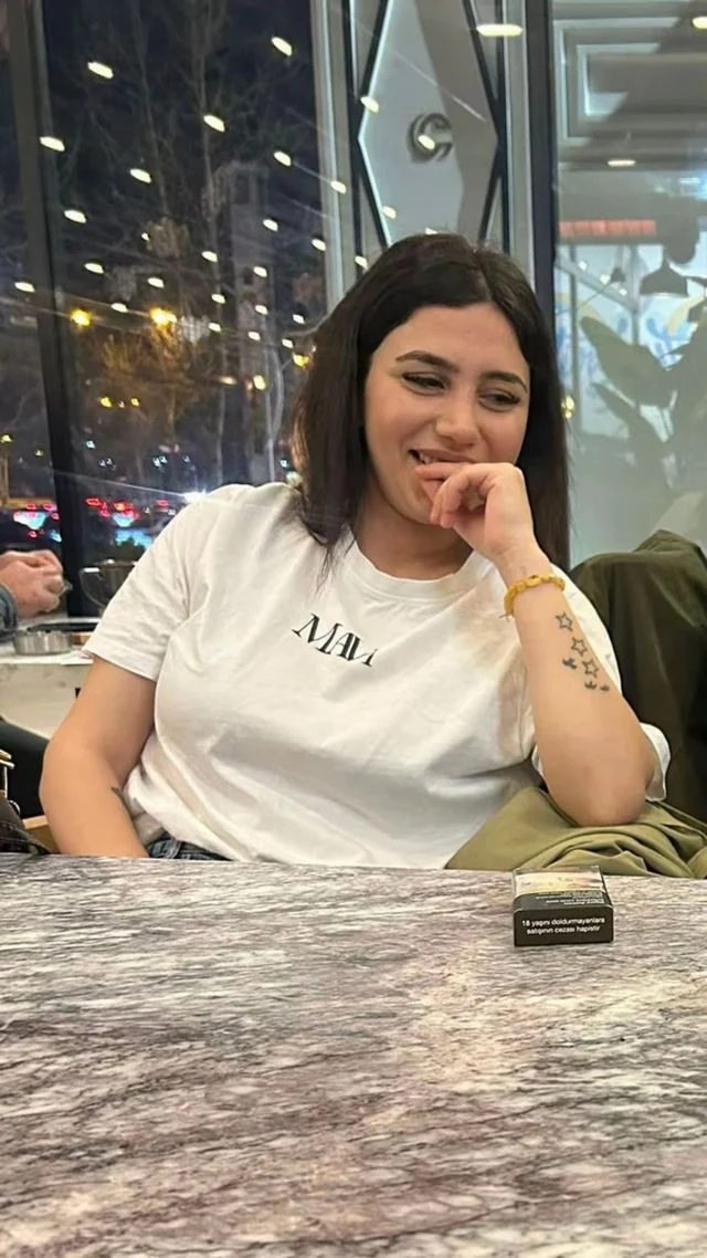 Erkek Arkadasinin Oldurdugu One Surulen Aleyn 9 19698915 O