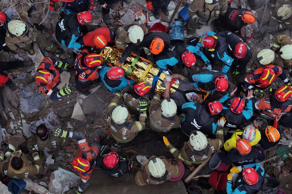 Fatih Te Coken Binada Enkaz Altinda Kalanlar 19678821 7242 Amp-1