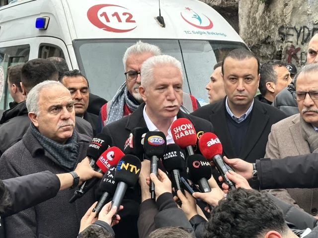 Fatih Te Coken Binada Enkaz Altinda Kalanlar 19678821 9464 M