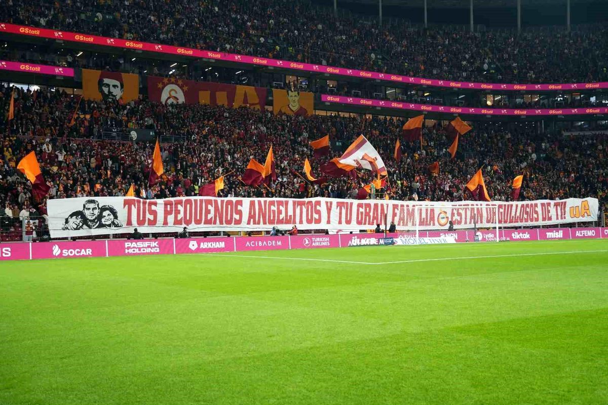 Galatasaray Taraftarindan Lucas Torreira Icin 19658234 Amp