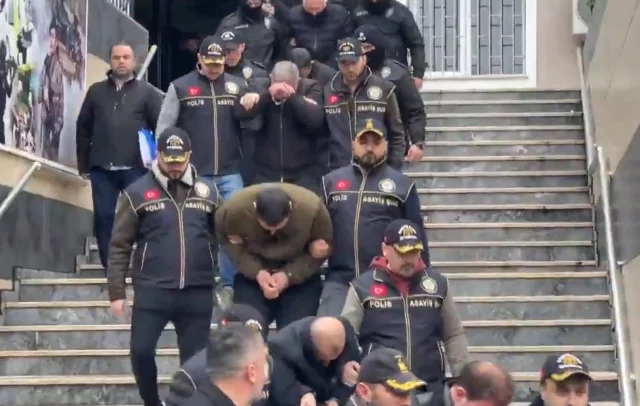 Gozaltindaki Aleyna Kalaycioglu Ve Annesi 19680746 4298 M